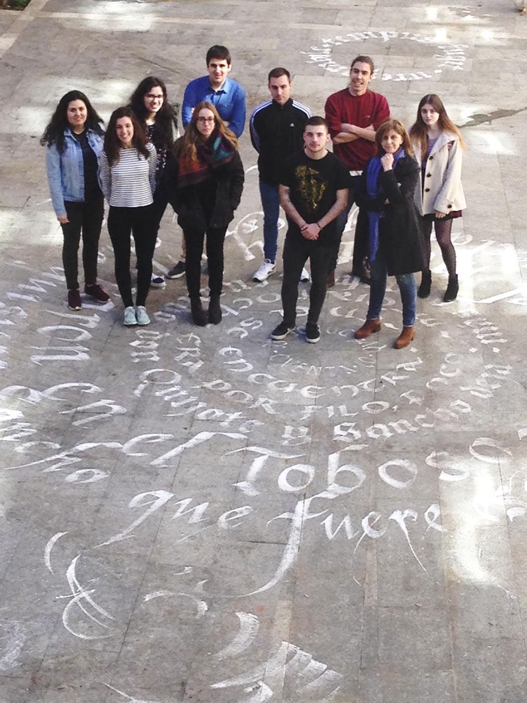 Clase de Caligrafía con Valle Camacho en la Biblioteca Pública.