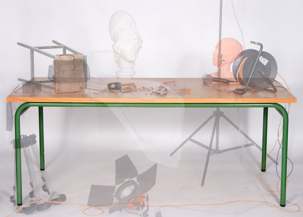 EN TORNO A LA MESA. ARTEFACTO 2012