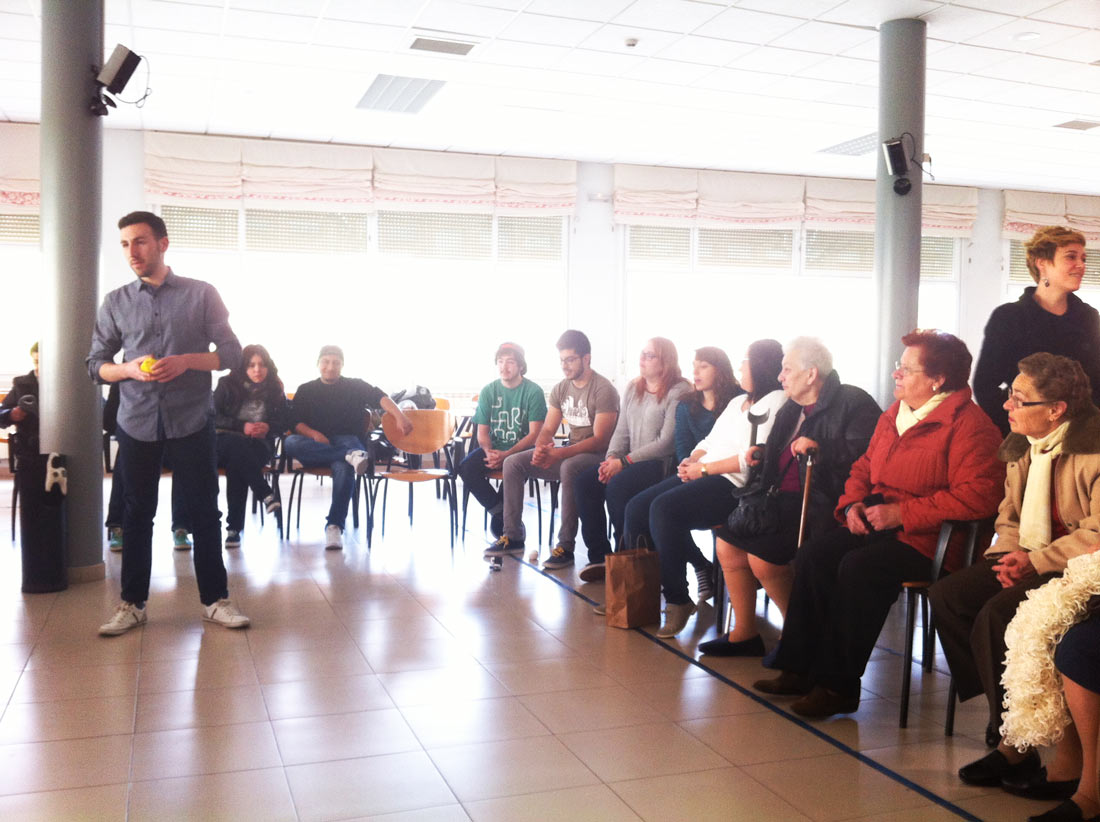 Grupo de trabajo con alumnos de Producto para mejorar la vida de las personas mayores