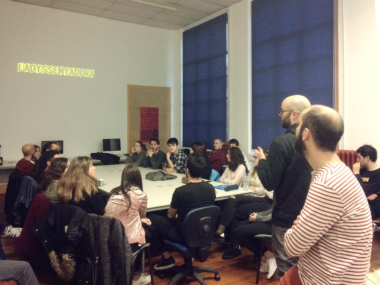 LADYSSENYADORA VISITA LA ESDIR