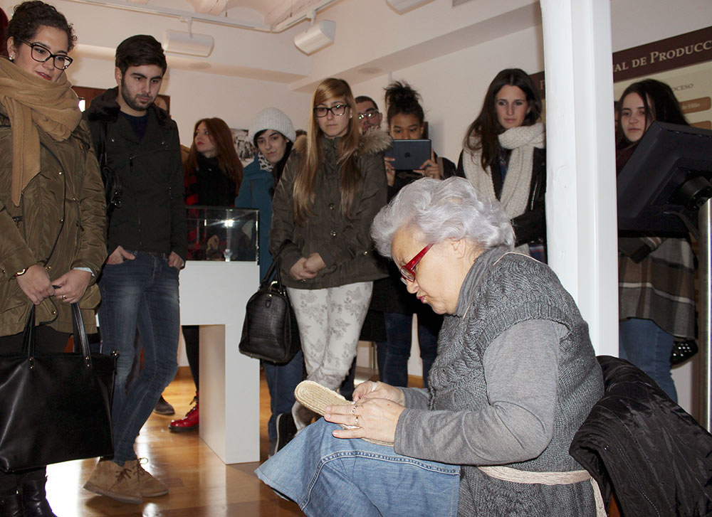 Visita de Moda a Cervera con motivo del Premio de diseño de La Alpargata