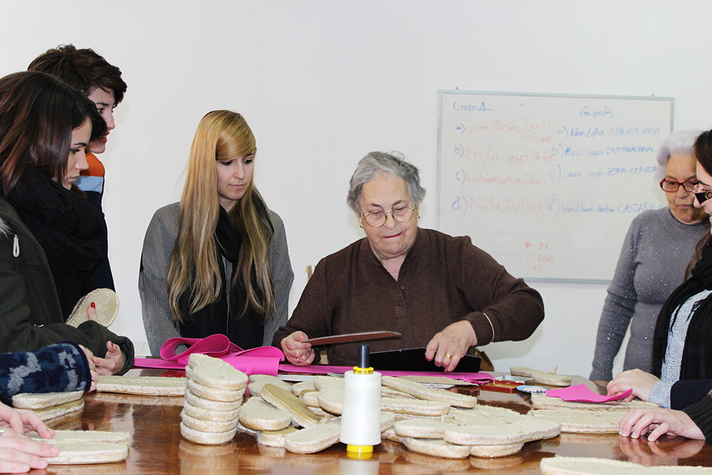 Visita de las alpargateras de Cervera a la ESDIR