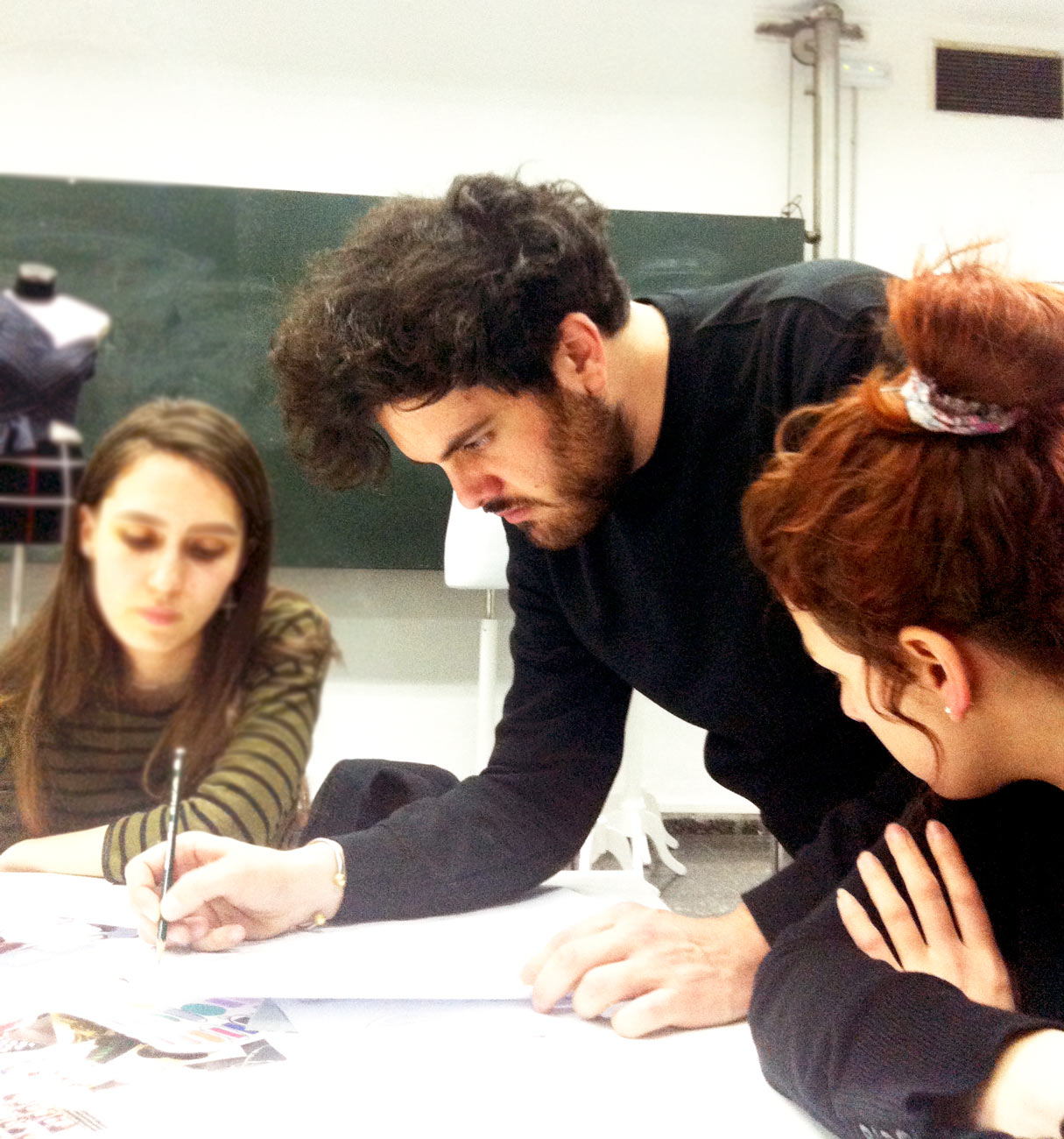 LEANDRO CANO Ganador de la VI edición de VOGUE Who’s On Next 2017.