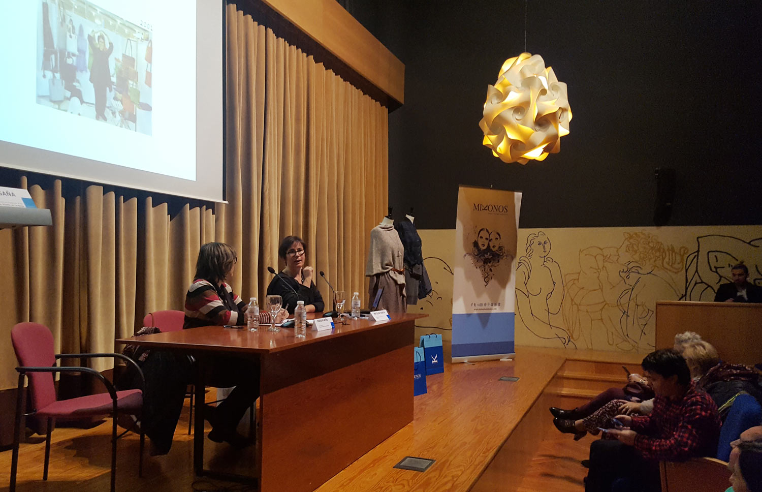 Conferencia de Matilde Costa (Skandal) en el Salón de Actos