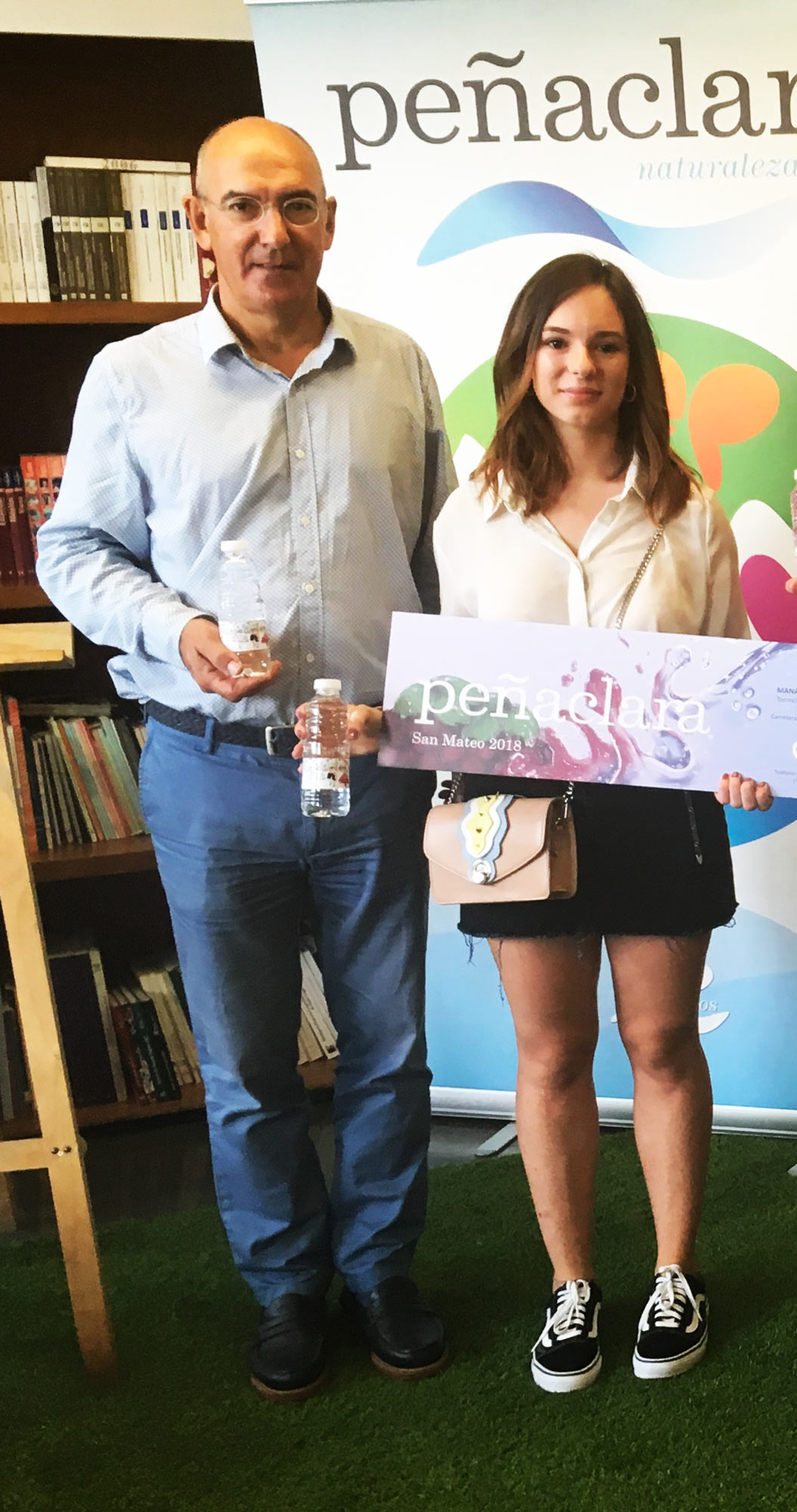 Las alumnas María Mas y Soraya Manso premiadas en el X Concurso de Diseño de Etiquetas de Peñaclara