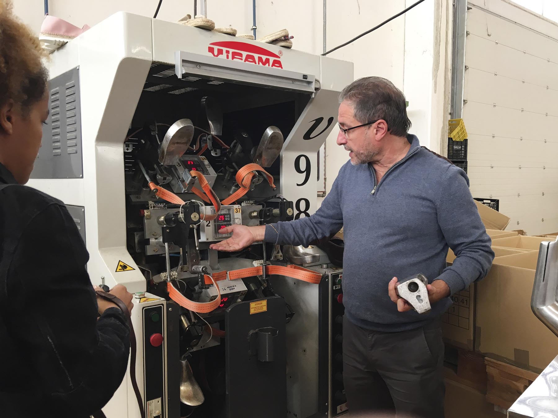 Visita a Cervera del Máster de Calzado.