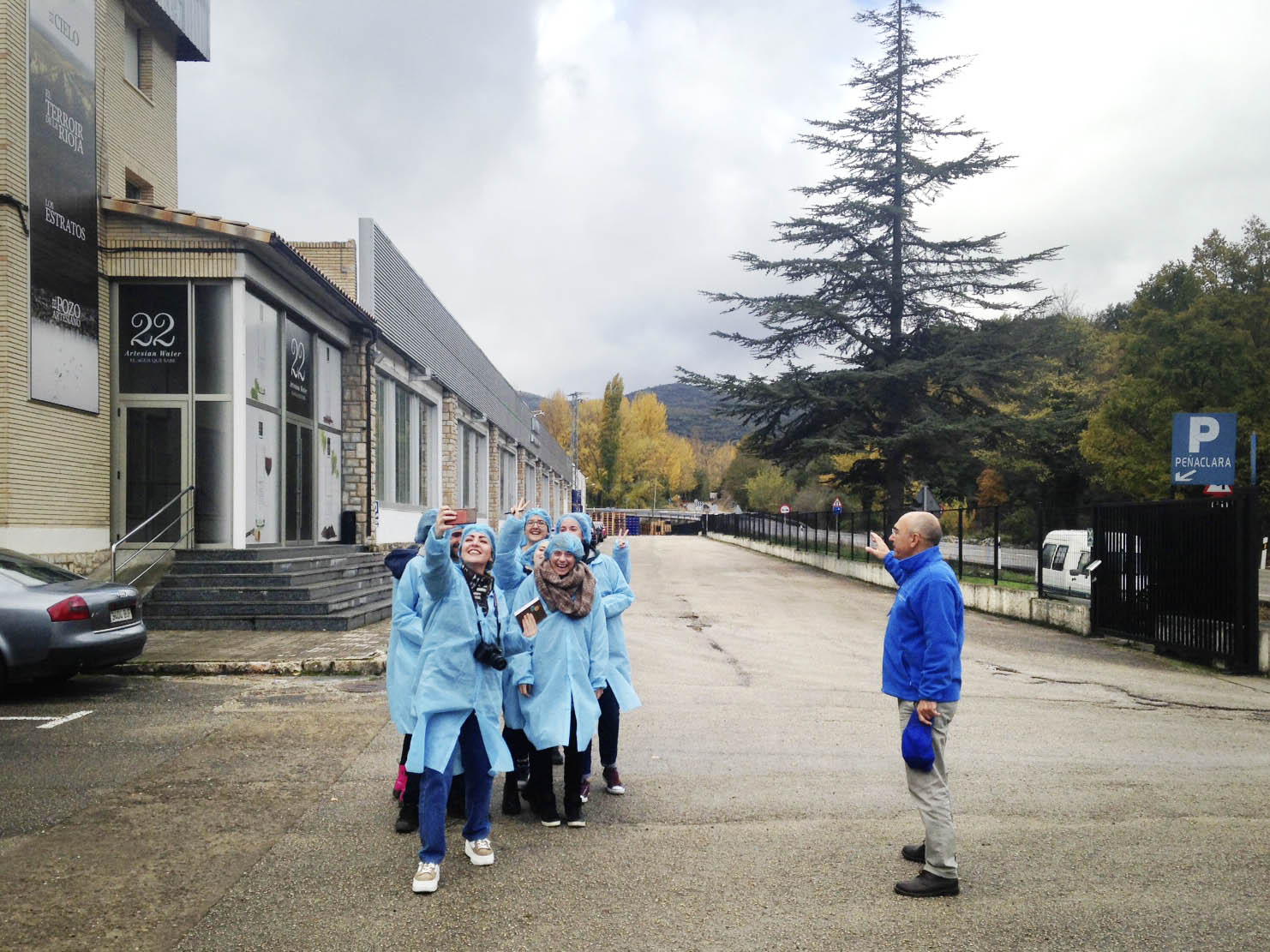 Visita del Máster de Packaging a la planta embotelladora Mineraqua.