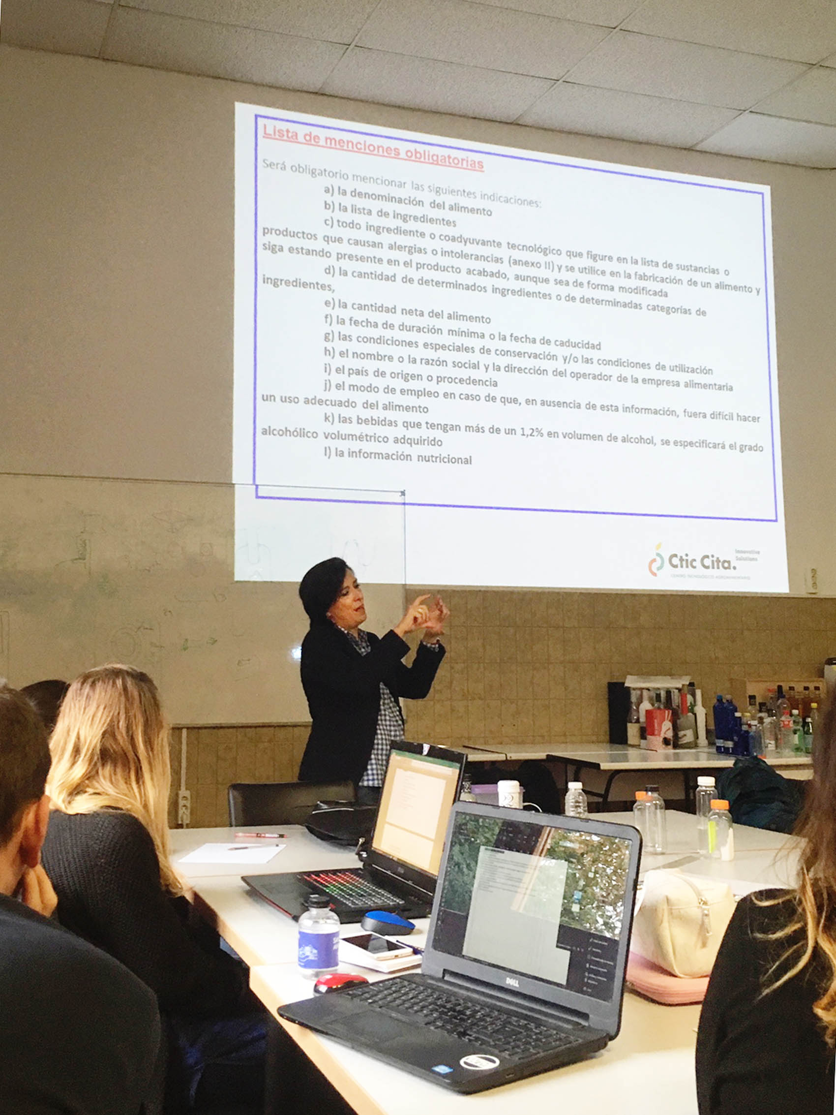 Clase magistral de etiquetado para el Máster de Packaging