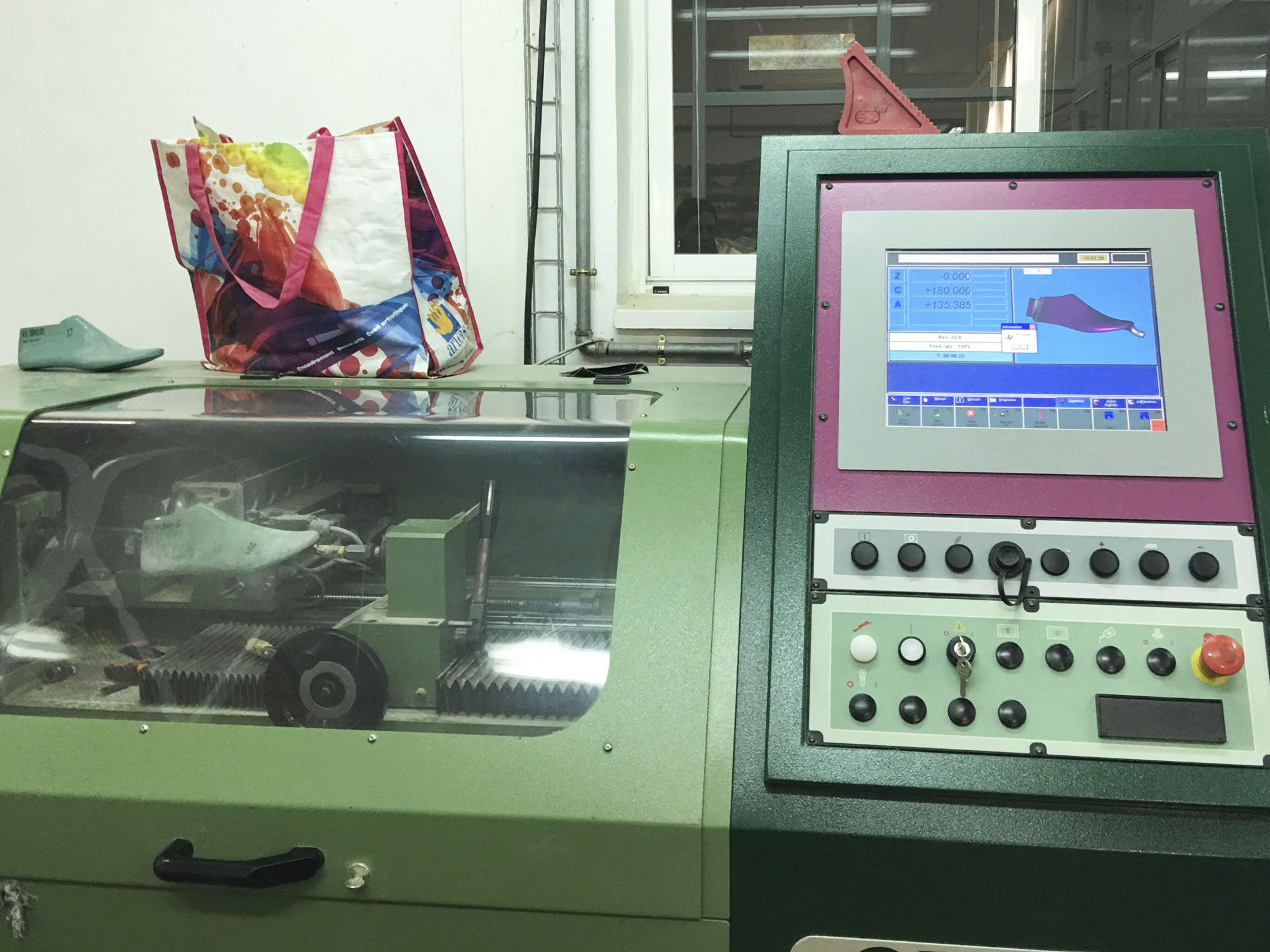 El Máster de Calzado visita varias fábricas en Arnedo