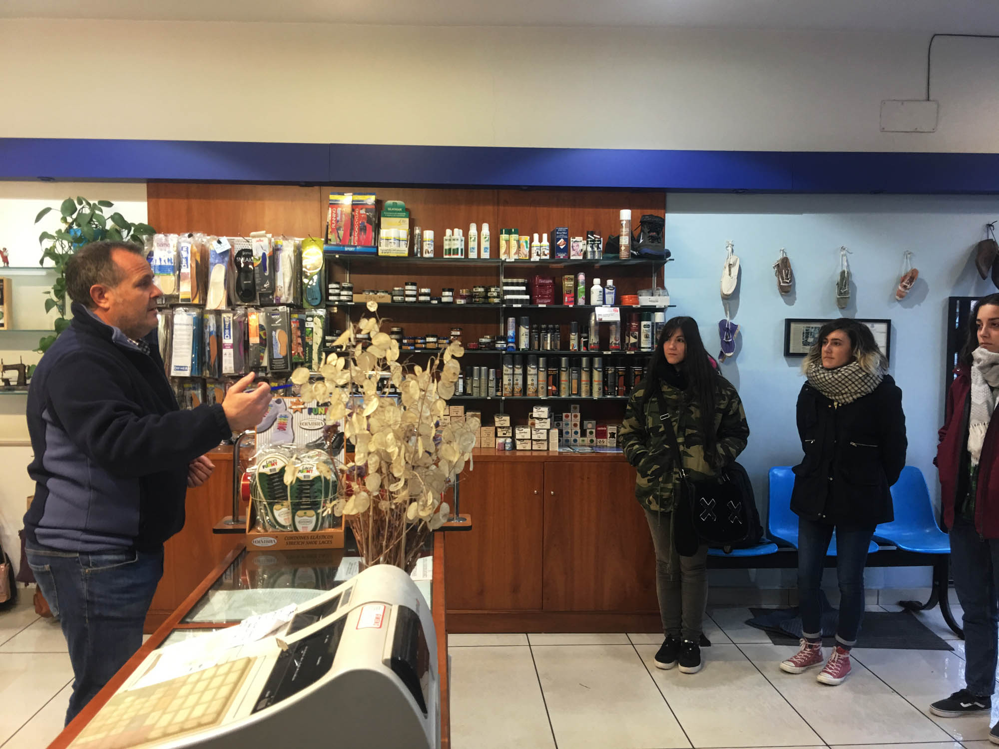 El Máster de Calzado visita Don Remendón