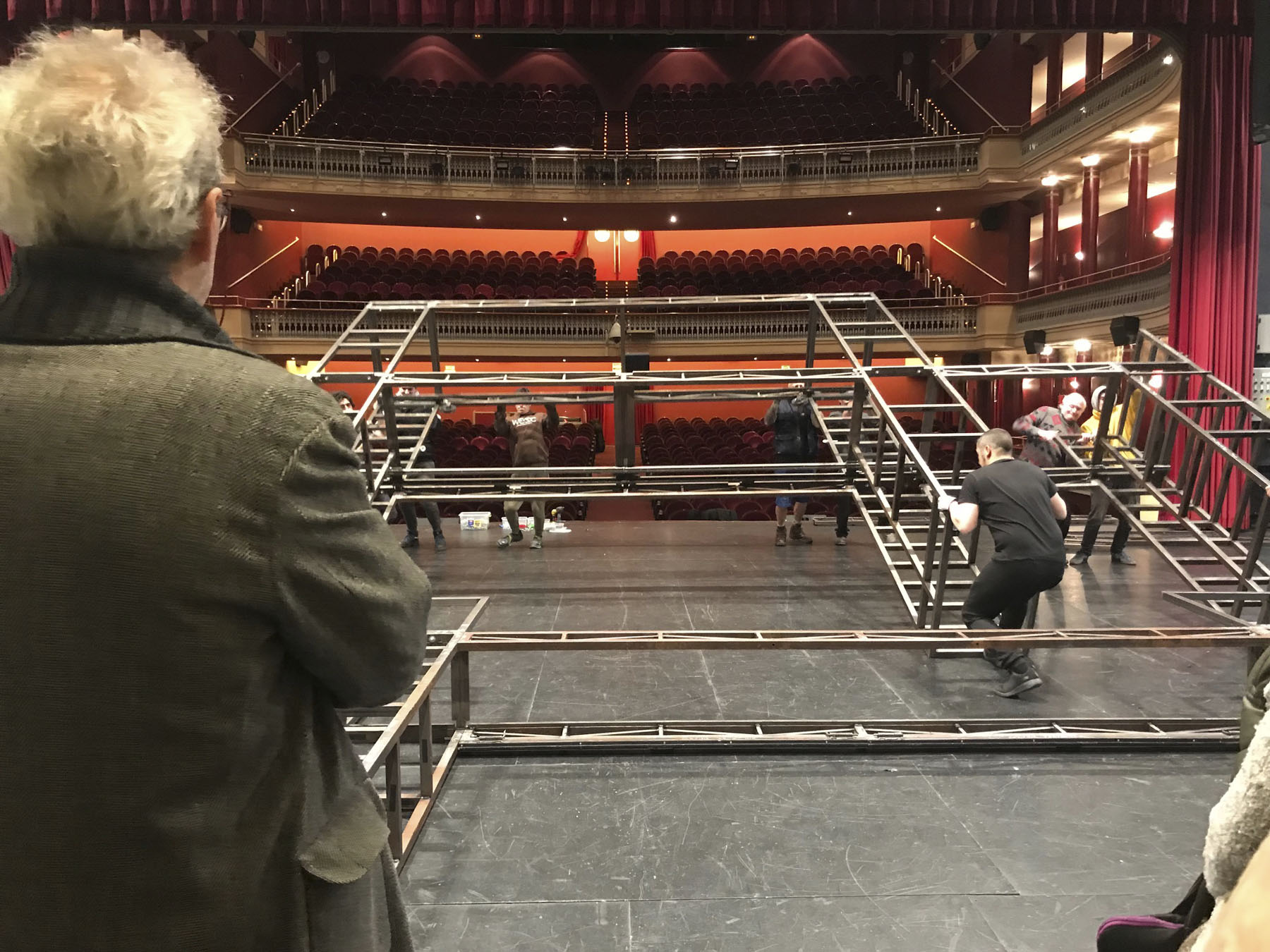 "Escenografía e Iluminación" en el Teatro Bretón