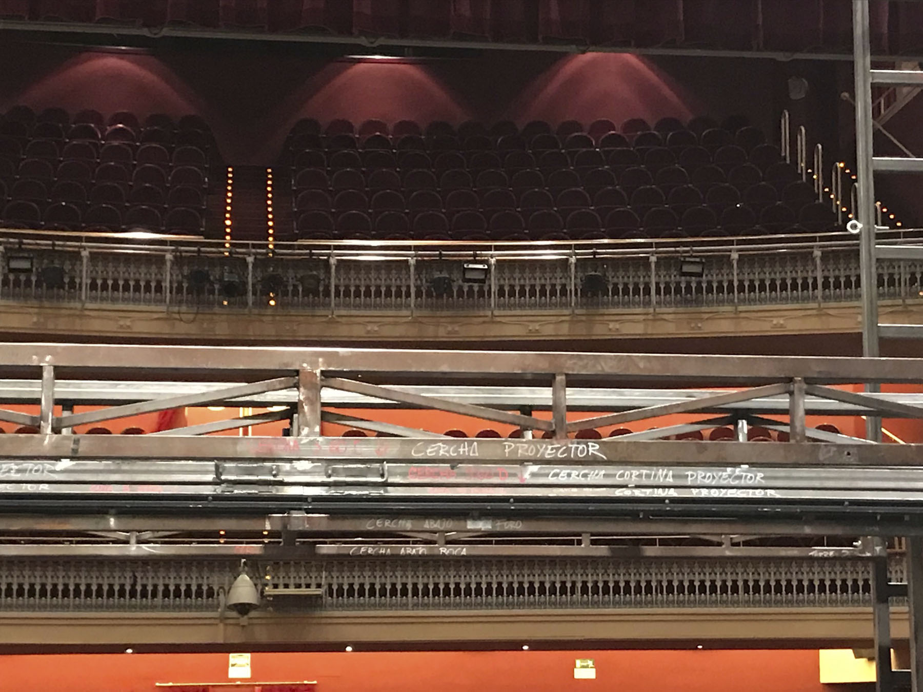 "Escenografía e Iluminación" en el Teatro Bretón