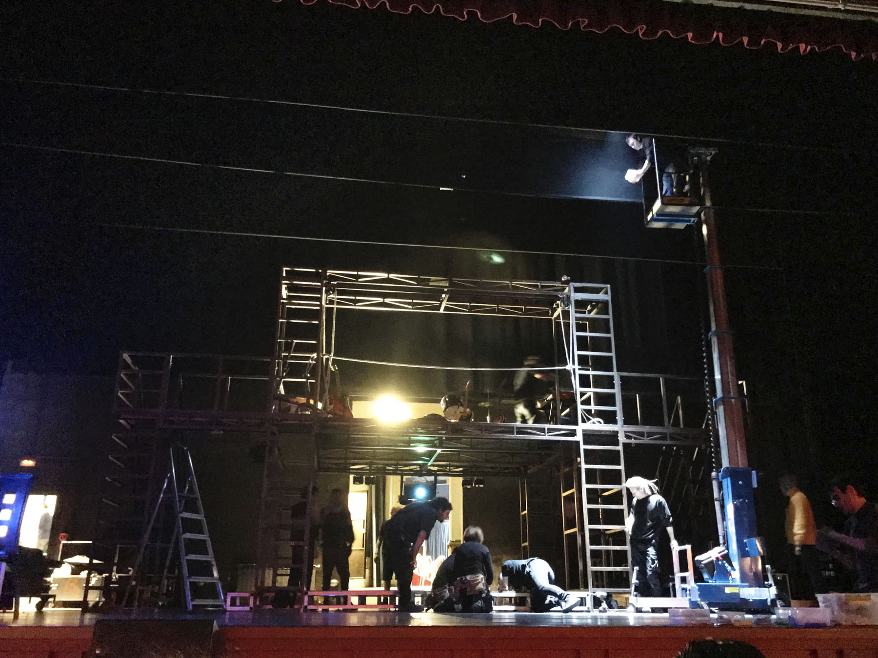 "Escenografía e Iluminación" en el Teatro Bretón