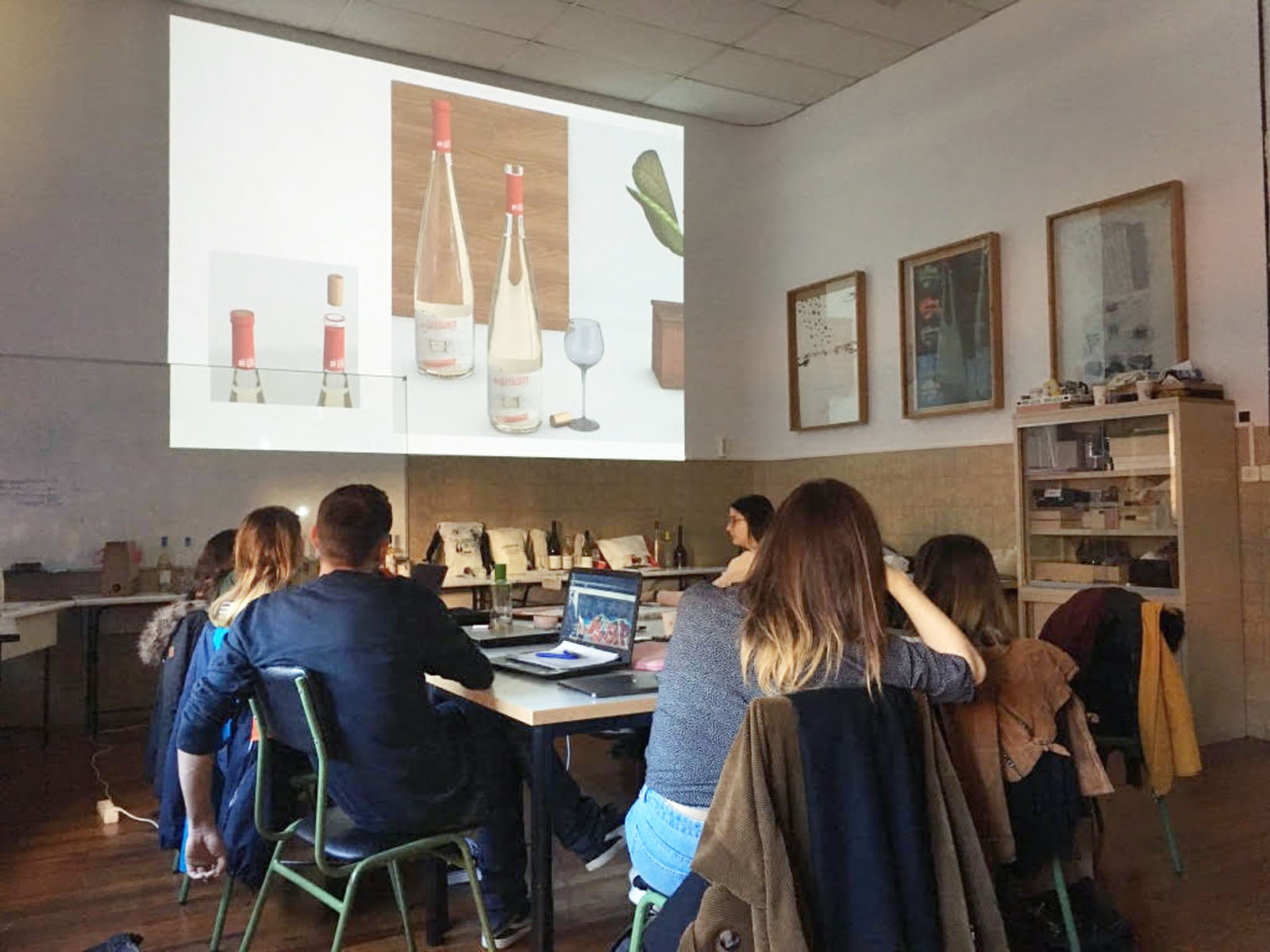 Presentación del primer proyecto de la asignatura de Diseño Integral de Packaging para la Industria Vitivinícola.