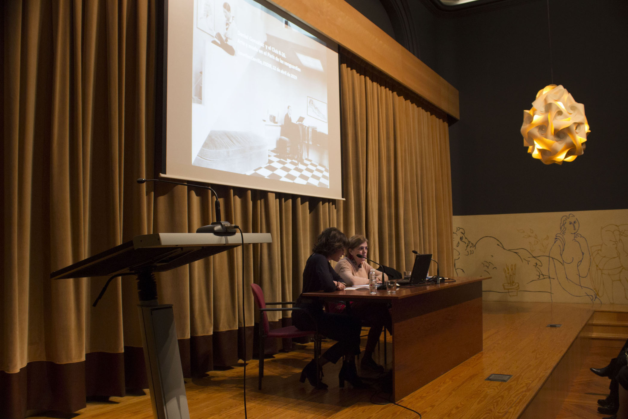 Lourdes Cerrillo.  Conferencia "Daniel González y el Club R-26"