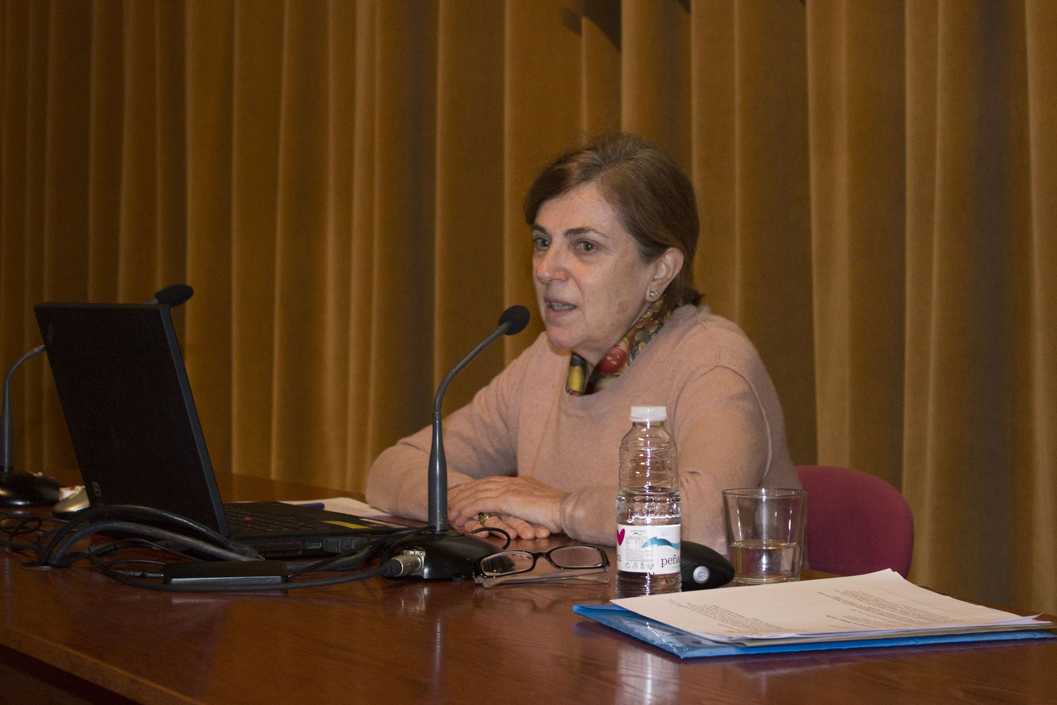 Lourdes Cerrillo.  Conferencia "Daniel González y el Club R-26"