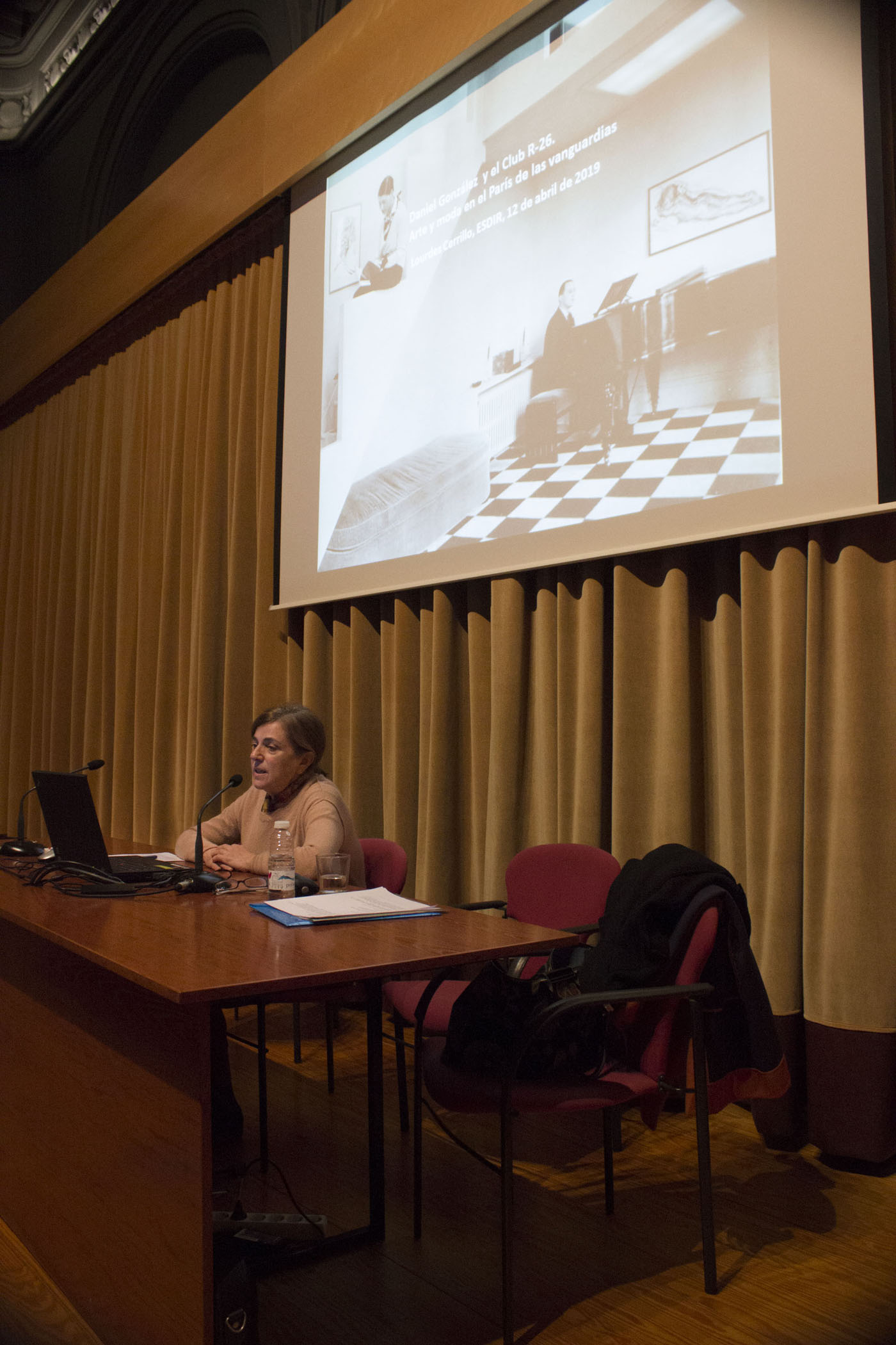 Lourdes Cerrillo.  Conferencia "Daniel González y el Club R-26"