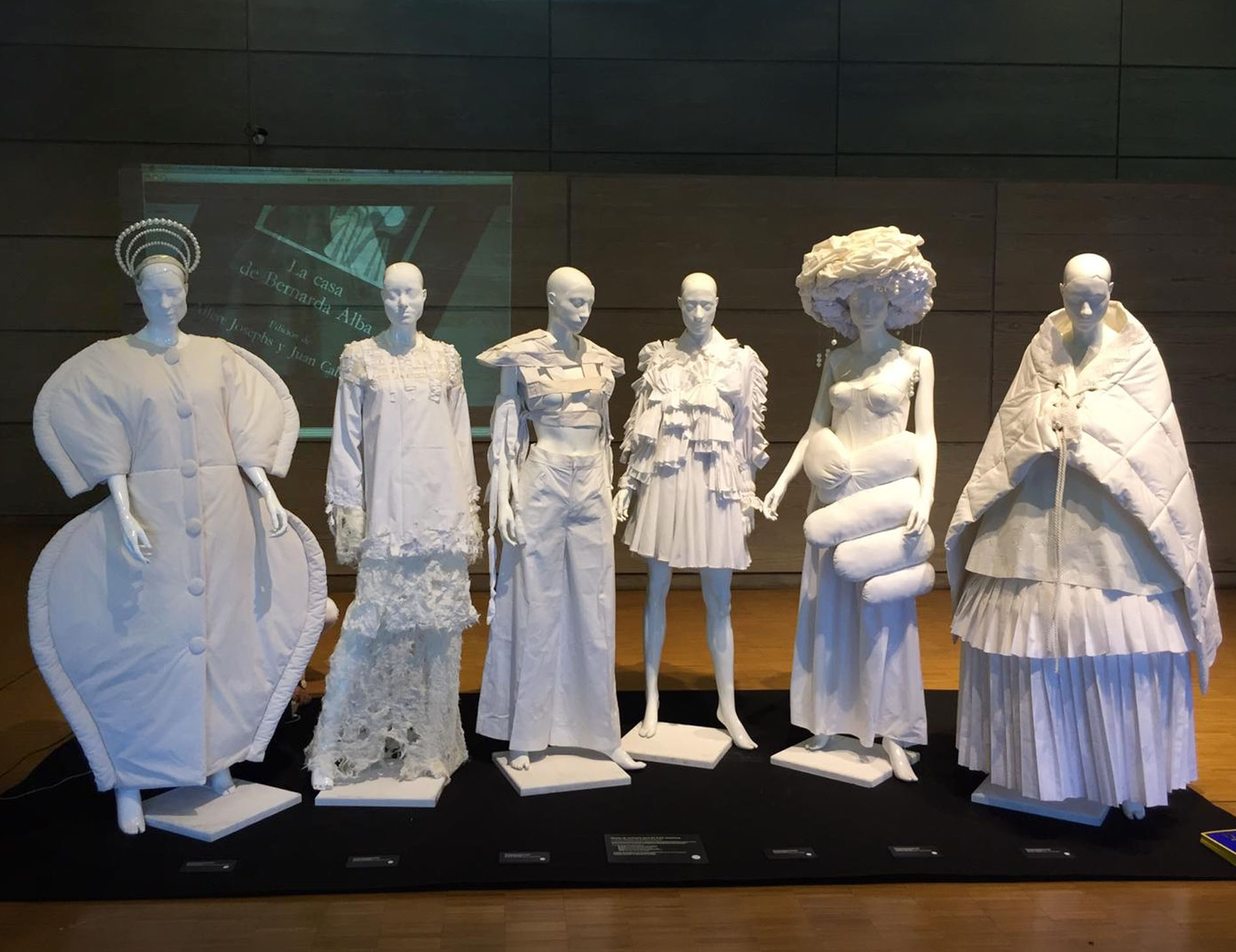 El Museo del Traje expone el vestuario para La Casa de Bernarda Alba