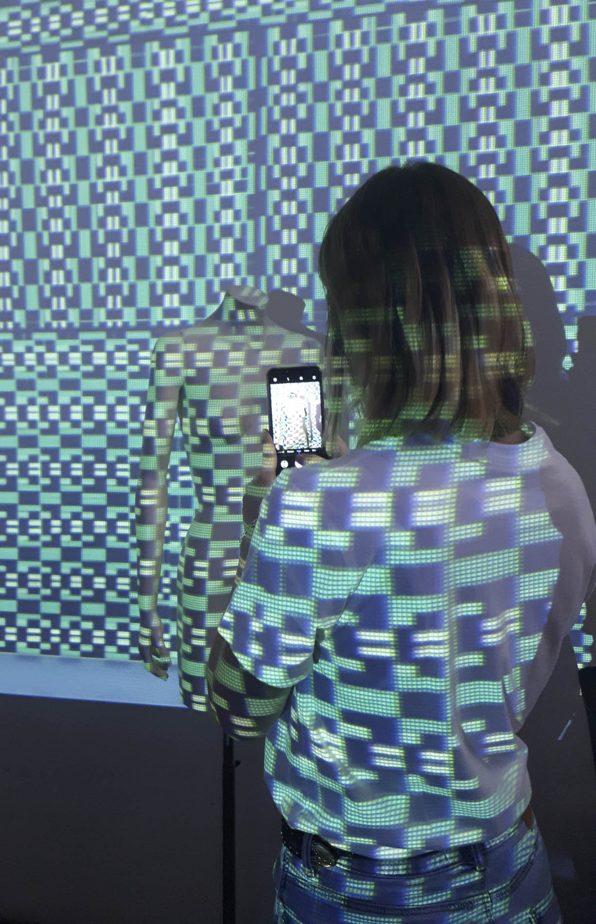 Taller “Color y textiles” de la profesora Laura Reynés